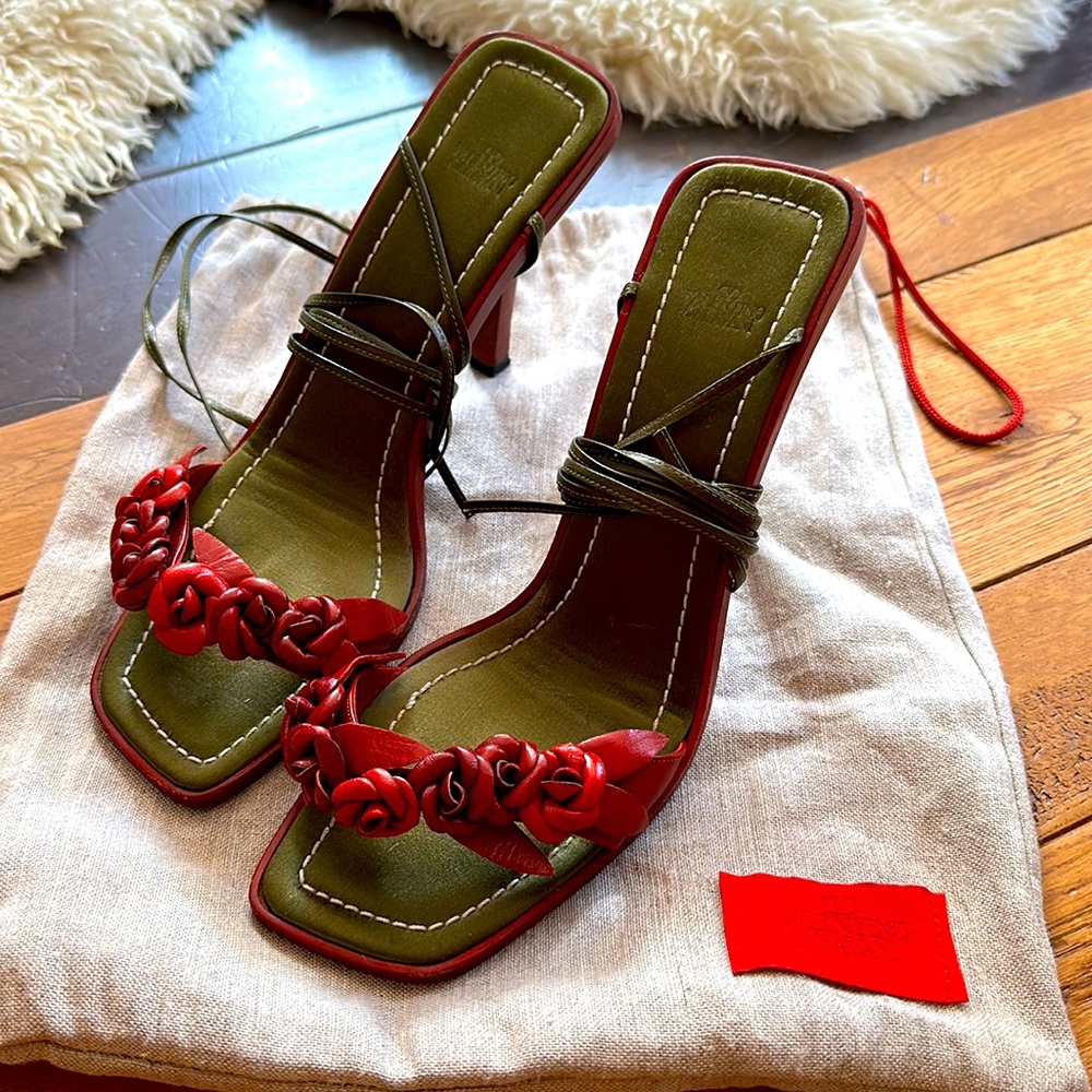 SUPER RARE - VALENTINO GARAVANI Red Rose Leather Lace Up Size 39